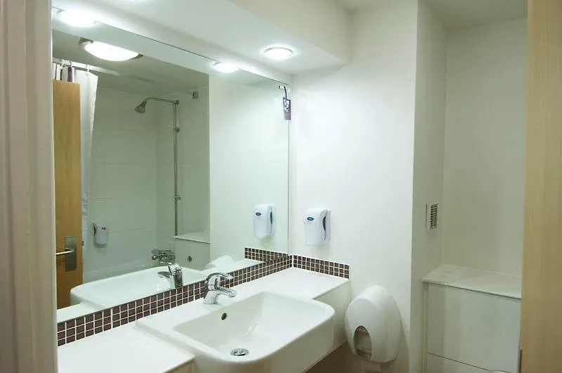 Premier Inn East Grinstead Felbridge 3*,